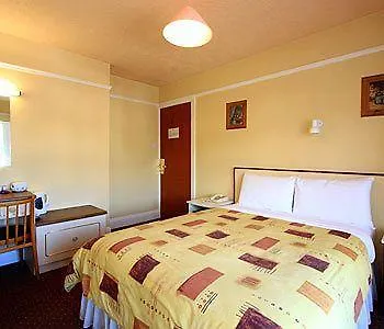 Castle بيت ضيافة كيلارني