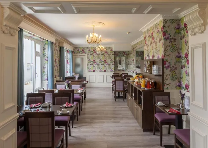 Castle بيت ضيافة كيلارني