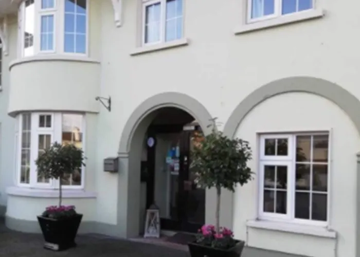 Castle بيت ضيافة كيلارني